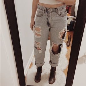 Vintage distressed Levi’s high waisted 550
